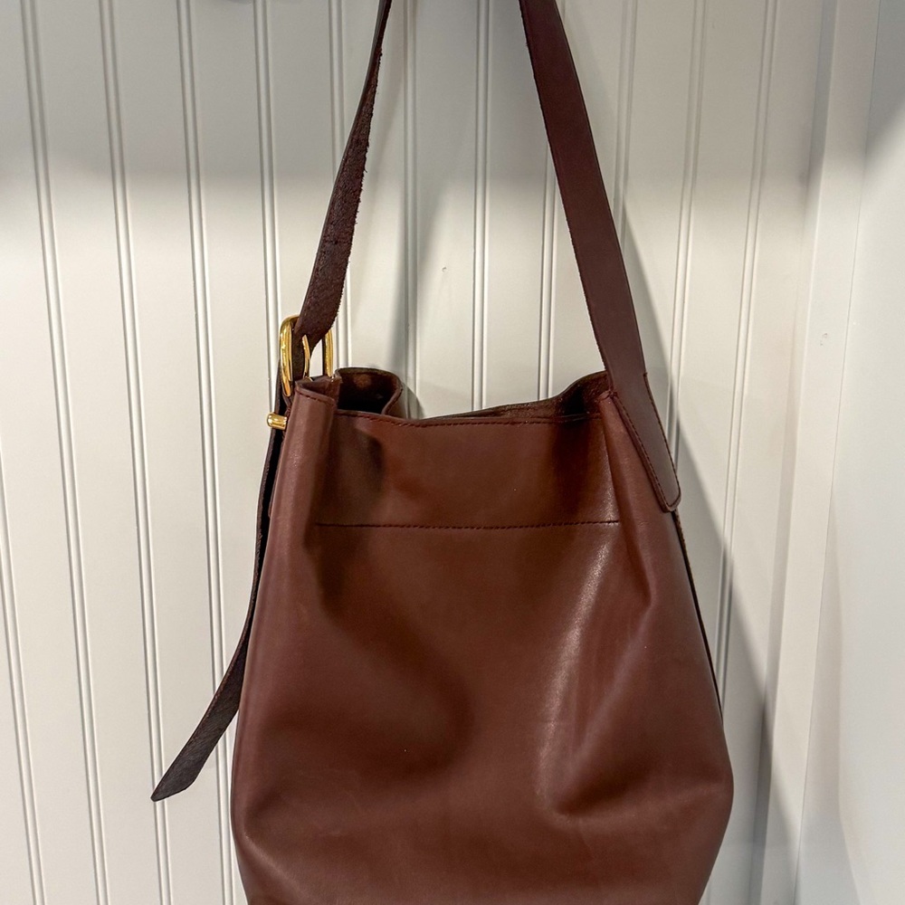 Madewell The Essential Medium Bucket Tote 100% Leather
